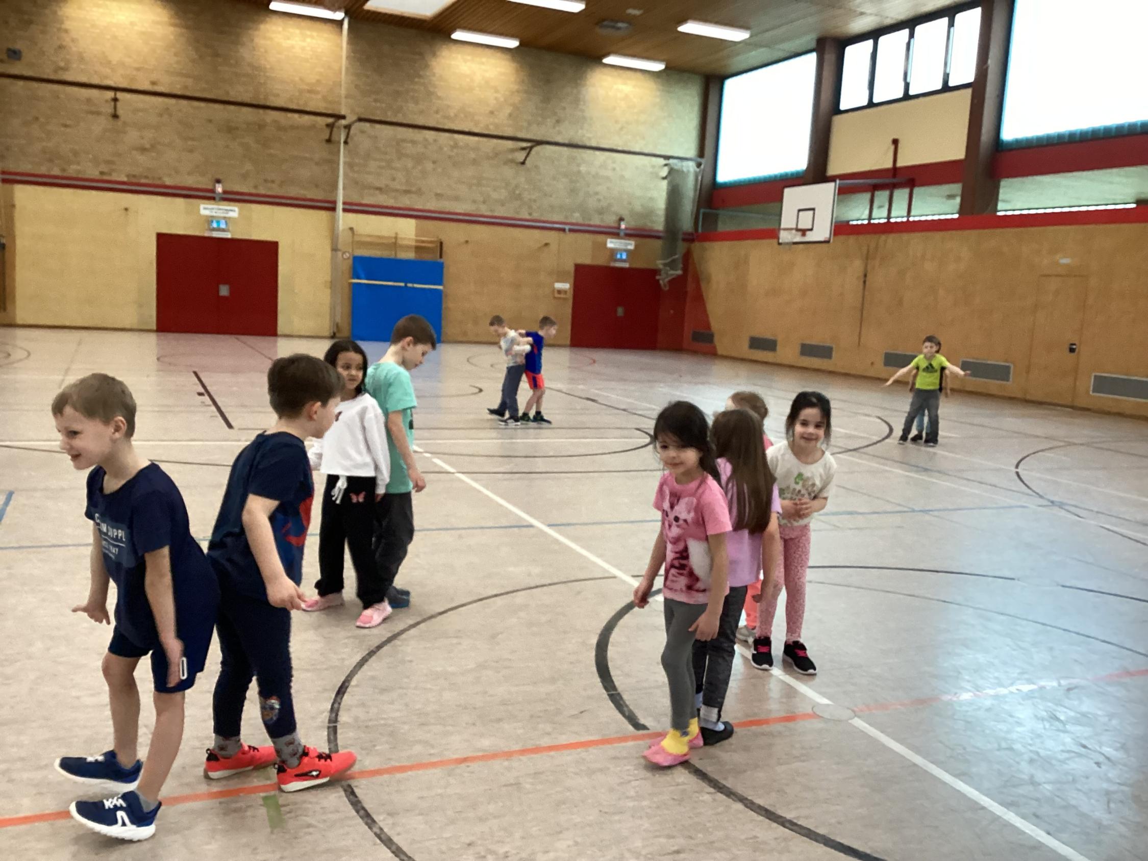 Turnen in der Schulturnhalle
